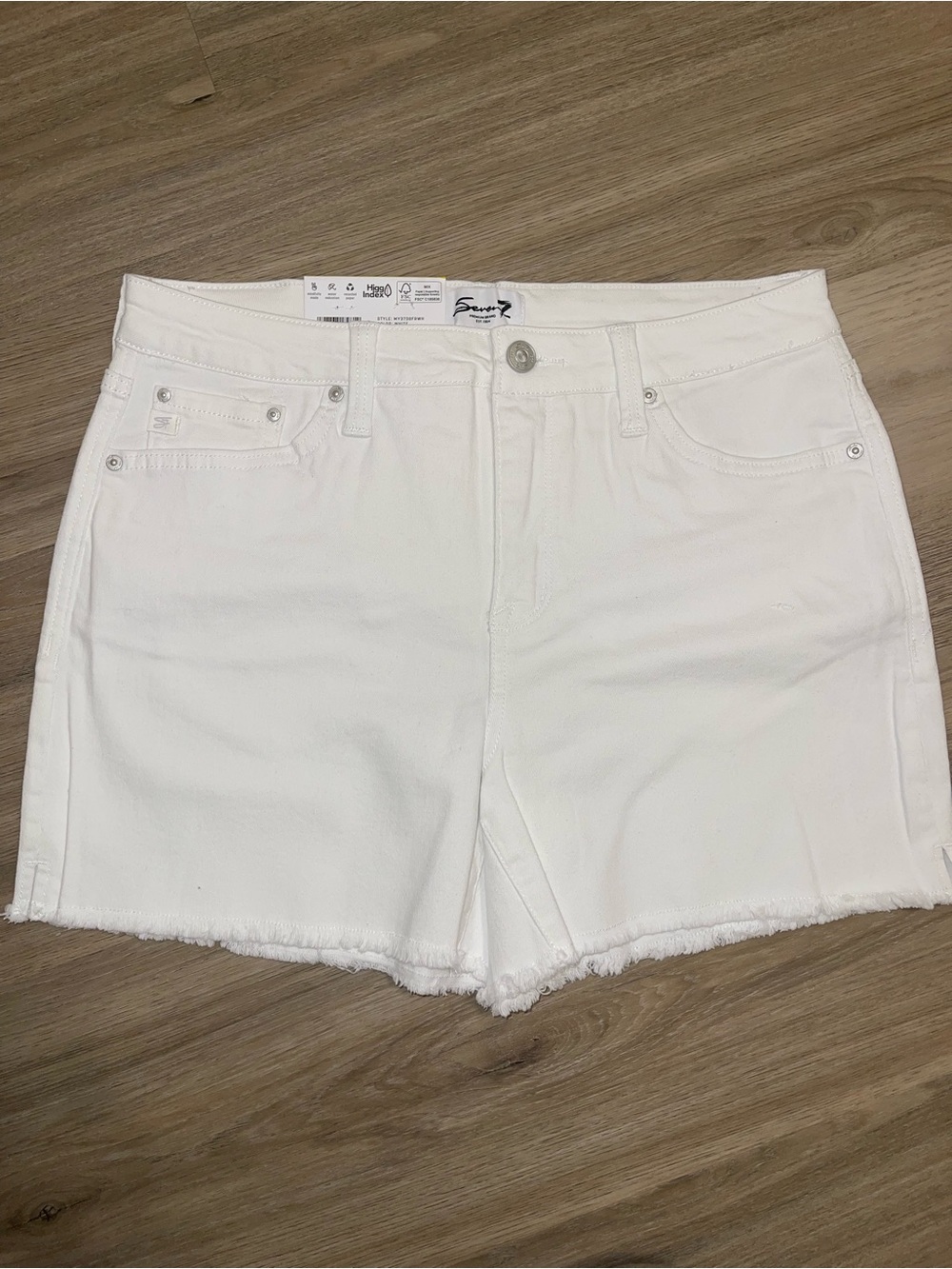 NWT Seven7 White Frayed Hem Weekend Denim Shorts